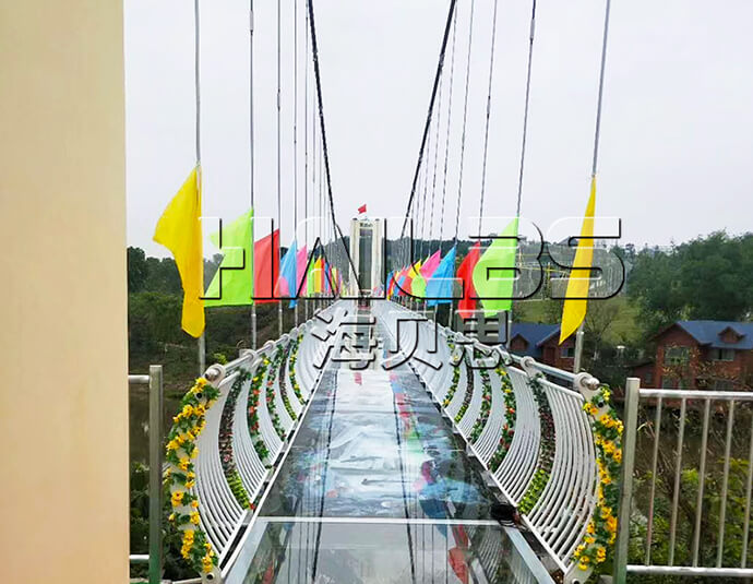 四川內(nèi)江-玻璃吊橋