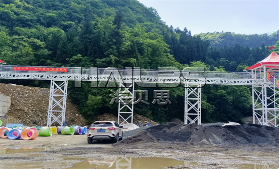湖北恩施場(chǎng)地?zé)o動(dòng)力樂(lè)園加水上滑道施工現(xiàn)場(chǎng)